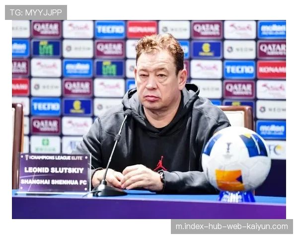 斯卢茨基押宝433强攻阵型 伤病红牌让战术实验夭折 斯卢茨基押宝433强攻阵型 伤病红牌让战术实验夭折